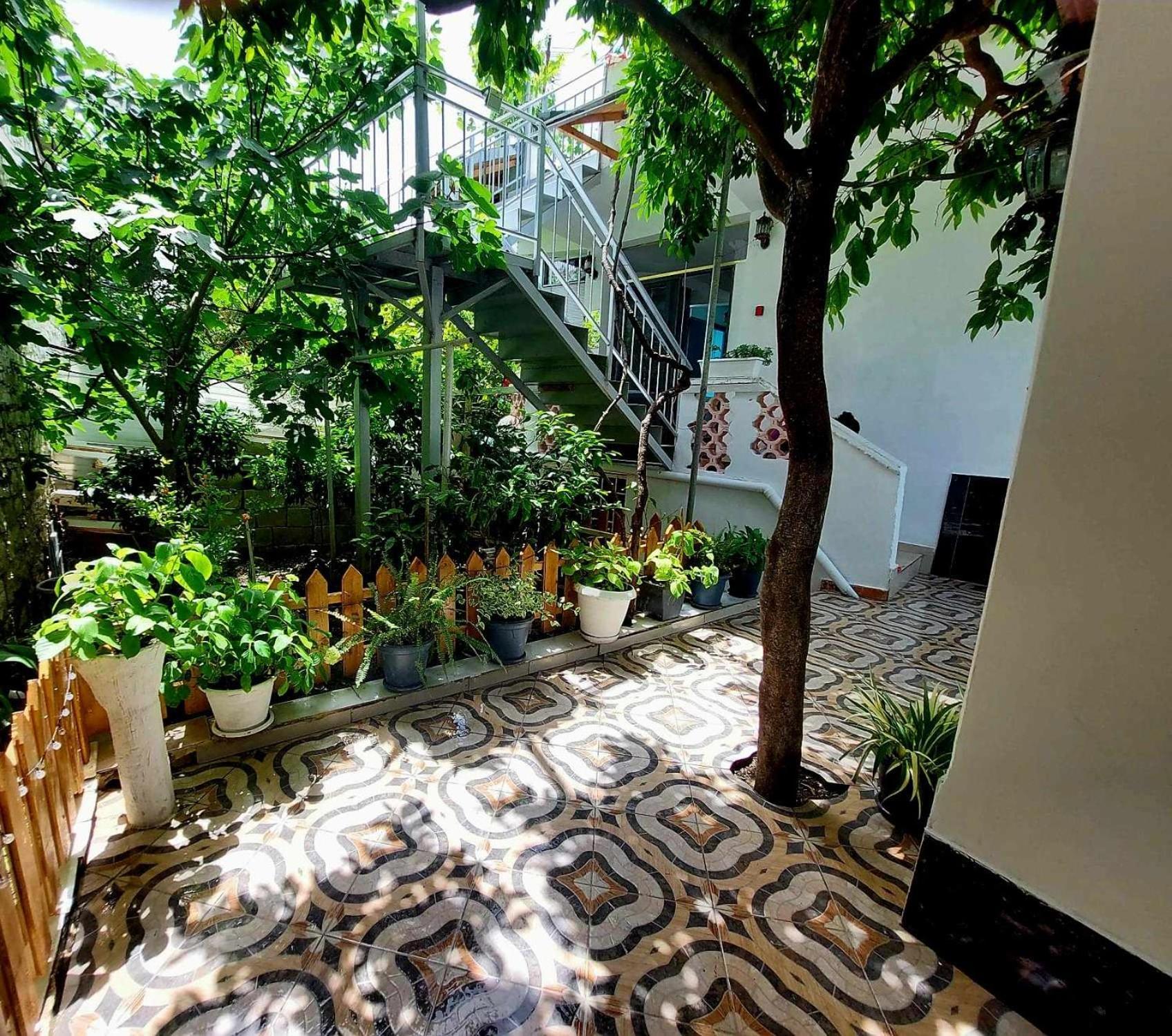 Guest House Flowers เบราท ภายนอก รูปภาพ
