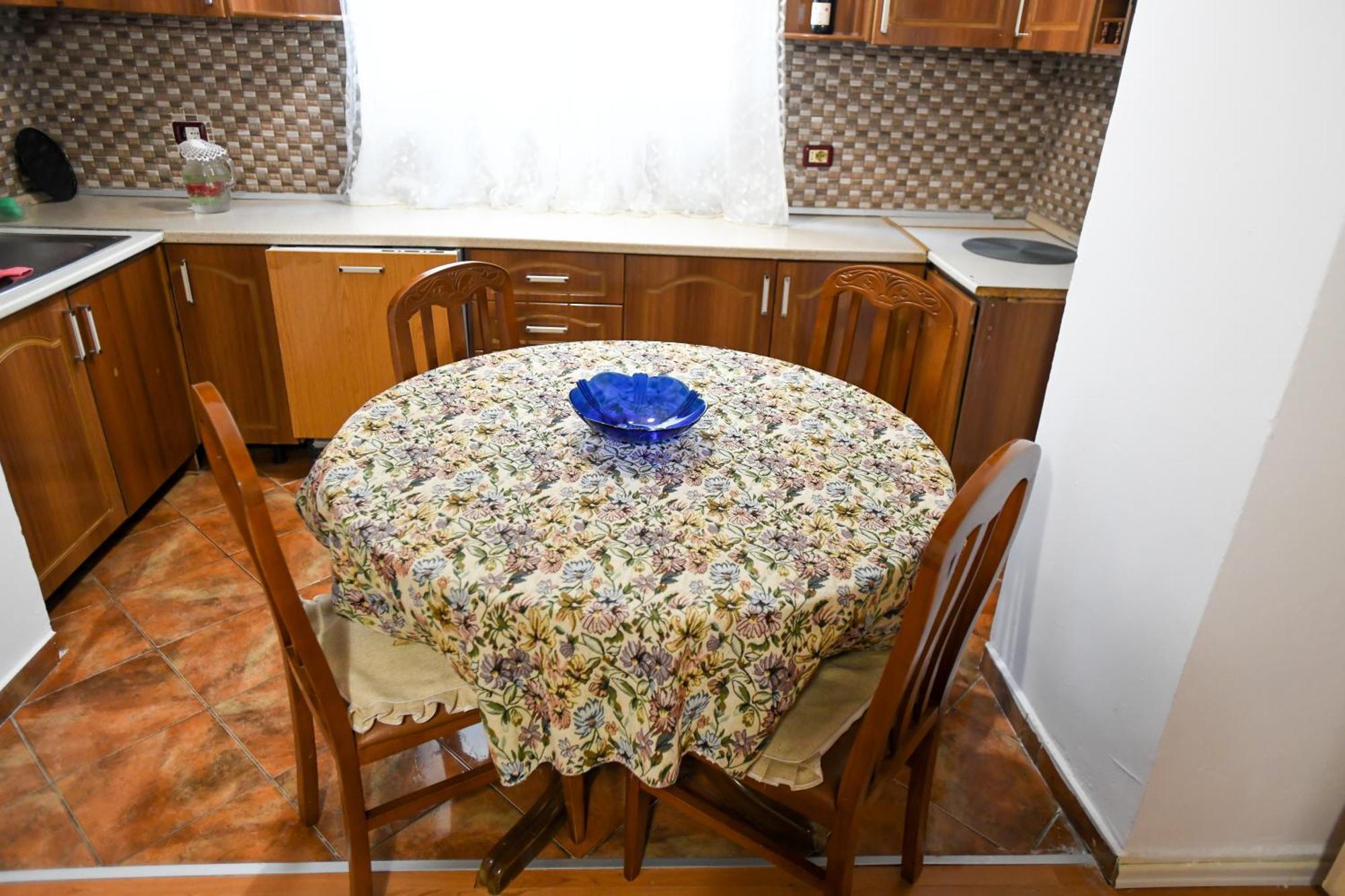 Guest House Flowers เบราท ภายนอก รูปภาพ