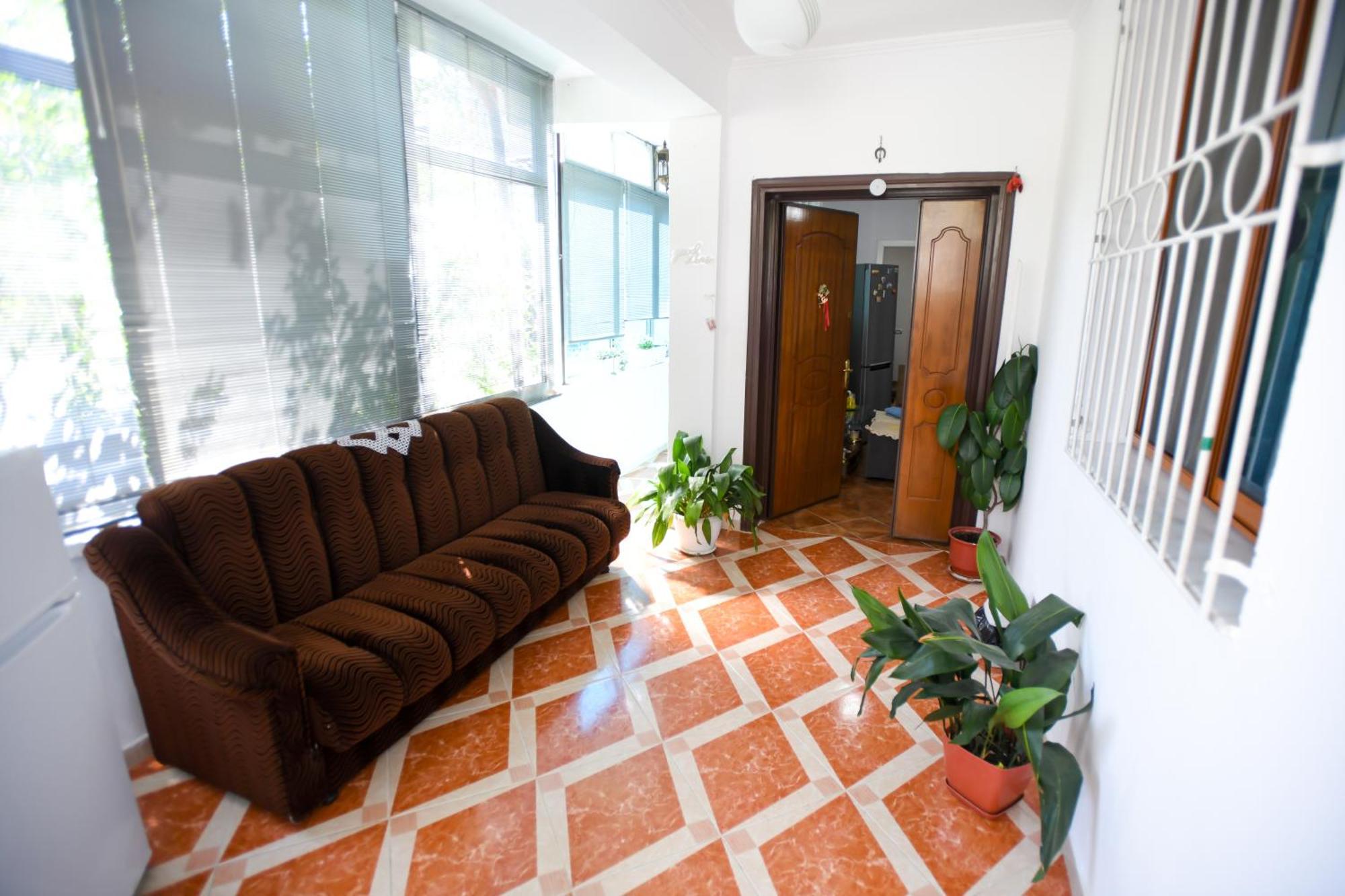 Guest House Flowers เบราท ภายนอก รูปภาพ